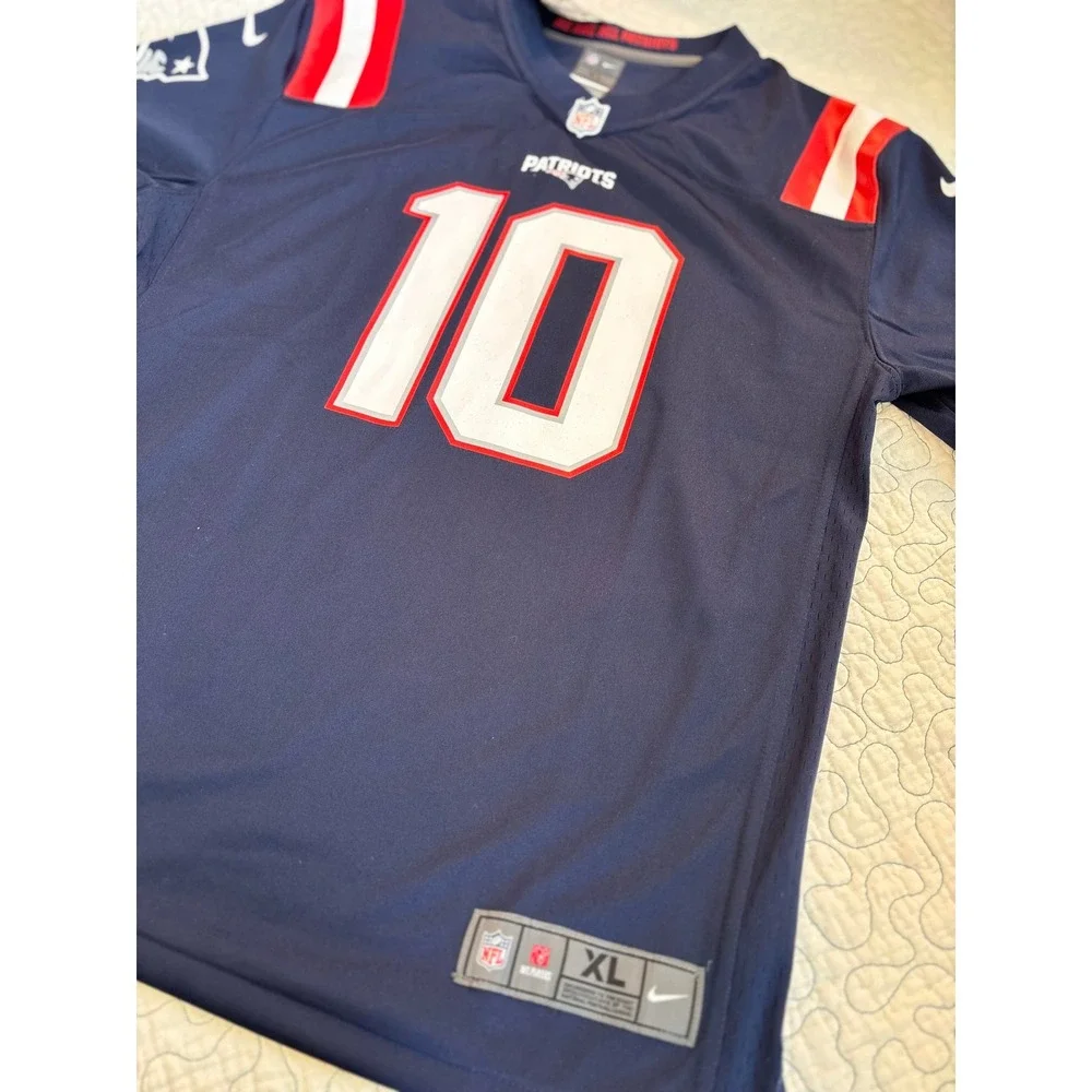 Nike Boys New England Patriots Mac Jones 10‎ Jersey Size XL